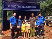 Đoàn cơ sở Sở Xây dựng tổ chức hoạt động công tác xã hội tại xã Đồng Tâm